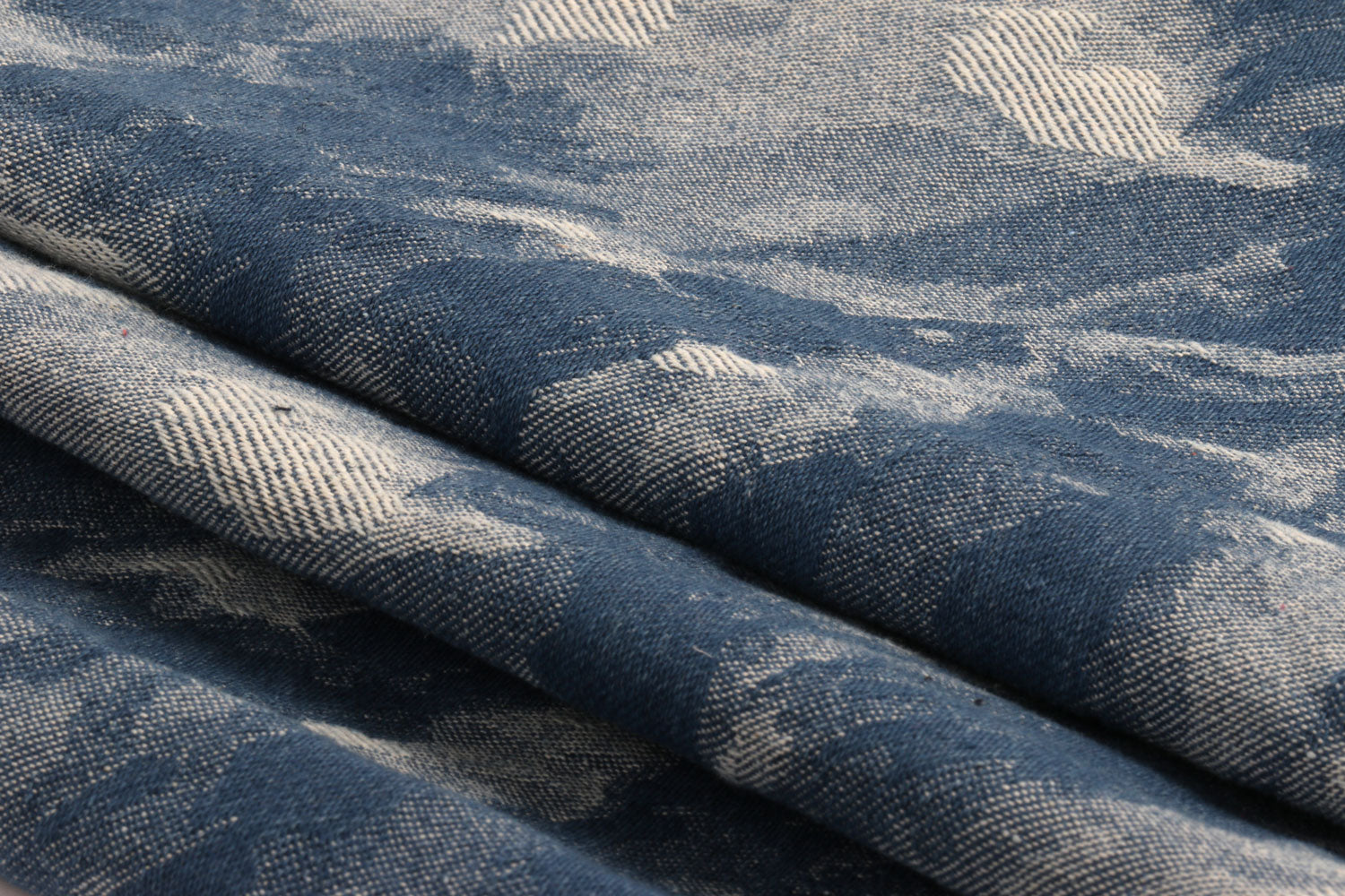 ДЖИНСЫ С ПРИНТОМ И ПОЛОСКАМИ