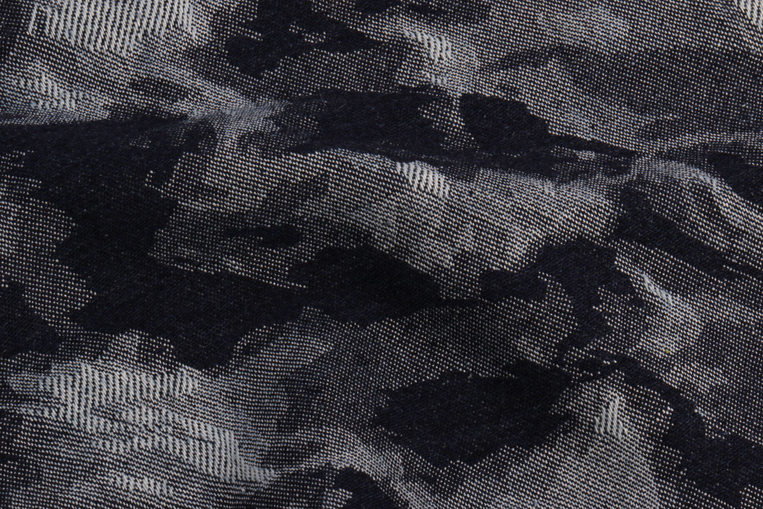 ДЖИНСЫ С ПРИНТОМ И ПОЛОСКАМИ