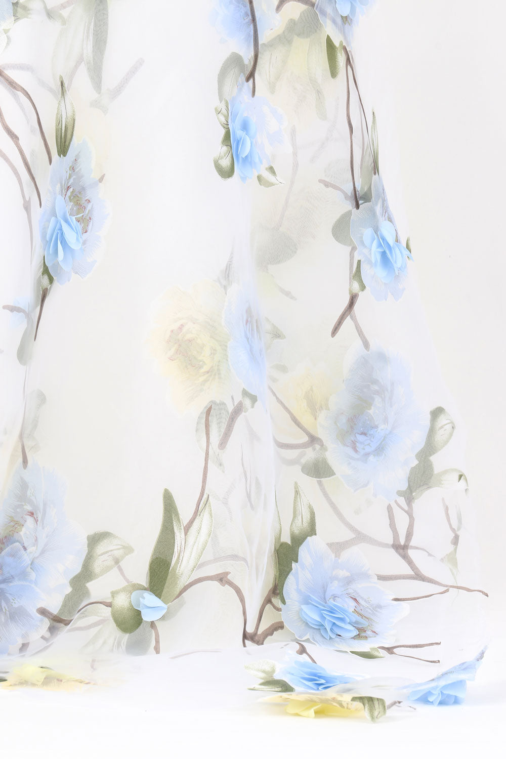 Organza florală cu aplicații 3D