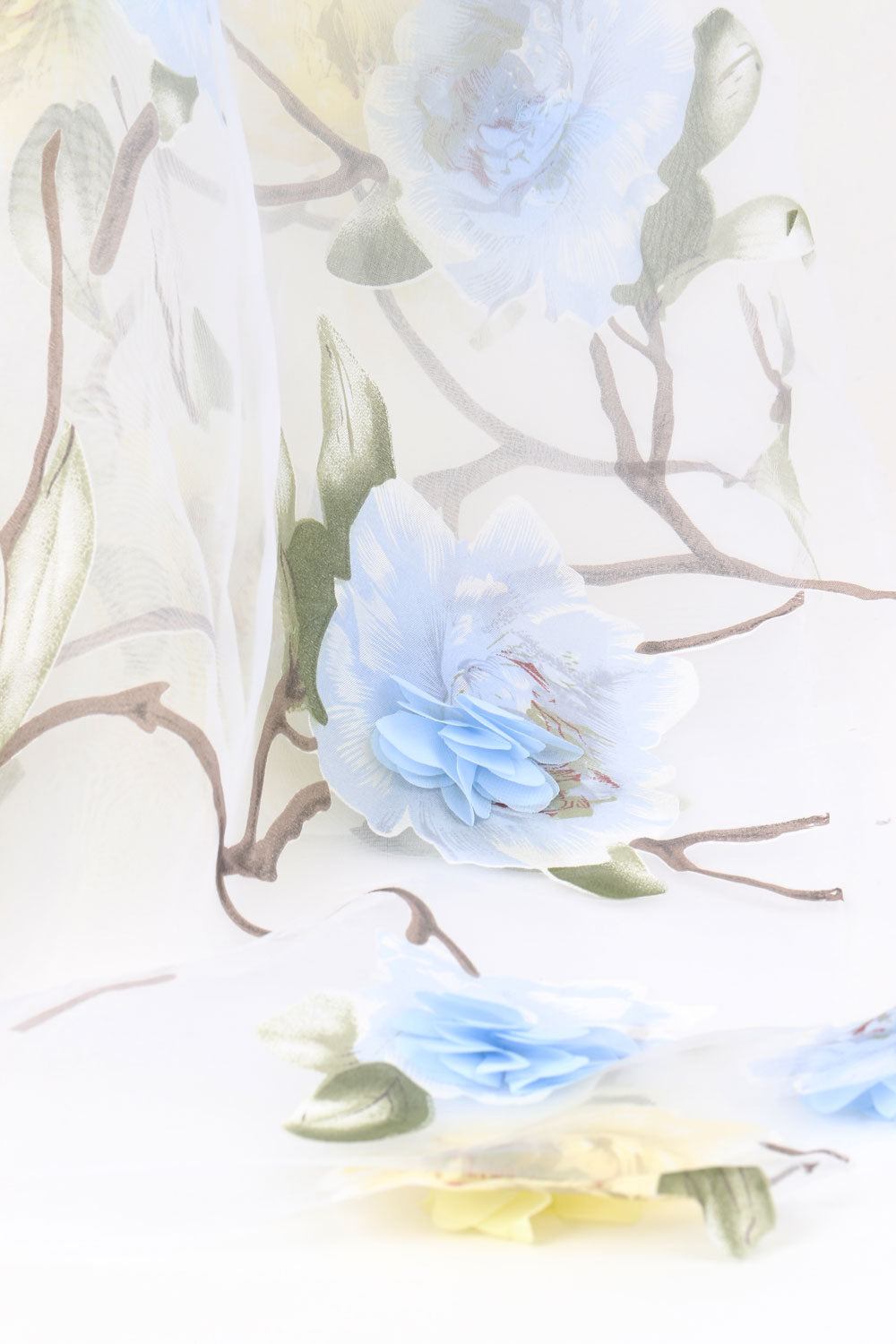 Organza florală cu aplicații 3D